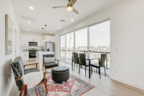 Modern Phoenix Apt with City Views, 1 Mi to Downtown